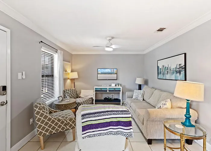 Holiday home 2-bedroom On W/pool *