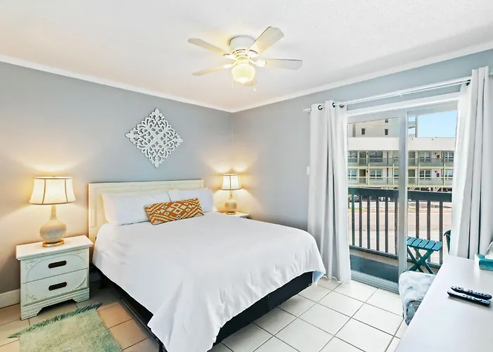 2-bedroom On W/pool Holiday home