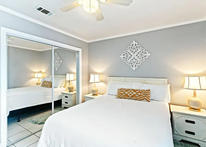 Holiday home 2-bedroom On W/pool *