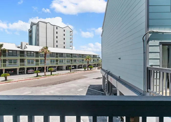 2-bedroom On W/pool Holiday home Gulf Shores